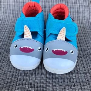 Ikiki Squeaky Shoes